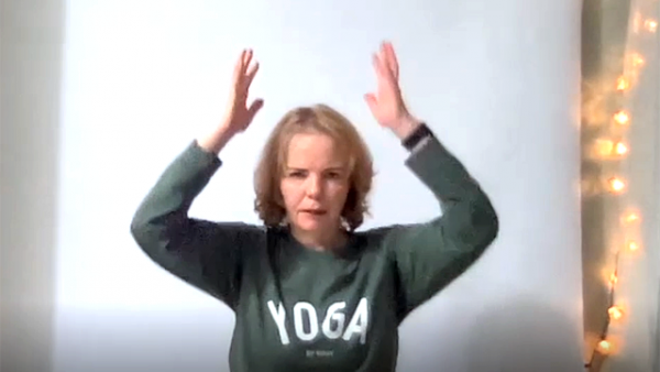 Yoga för bättre lymfflöde – vi visar hur du gör